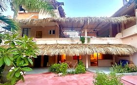 M a r e a V i v a -Linda y tranquila casa familiar con hospedaje en el corazón de Zipolite-