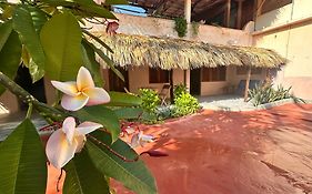 M a r e a V i v a -Linda y tranquila casa familiar con hospedaje en el corazón de Zipolite-